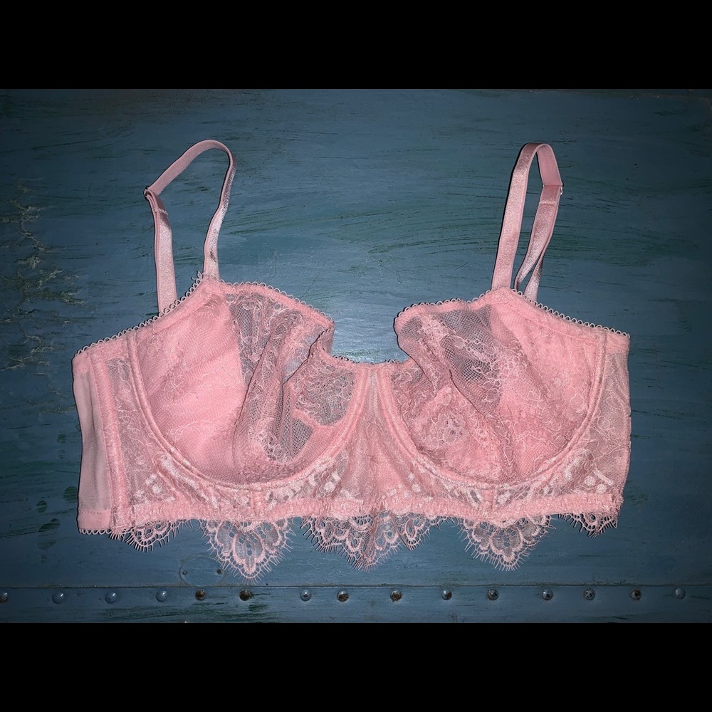 🛑❌SOLD❌🛑 Pink Lacy Victoria’s Secret Bra